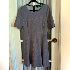 EUC SZ 8 Theory Albita Checkered Fit and Flare dress